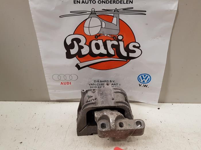 Usagé Support moteur Volkswagen Caddy III (2KA,2KH,2CA,2CH) 1.9 TDI Prix € 15,00 Règlement à la marge proposé par Baris Schiedam