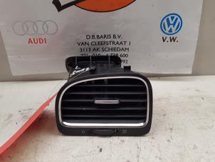 Usados Rejilla de aire lateral Volkswagen Golf VI (5K1) 1.4 16V Precio € 10,00 Norma de margen ofrecido por Baris Schiedam