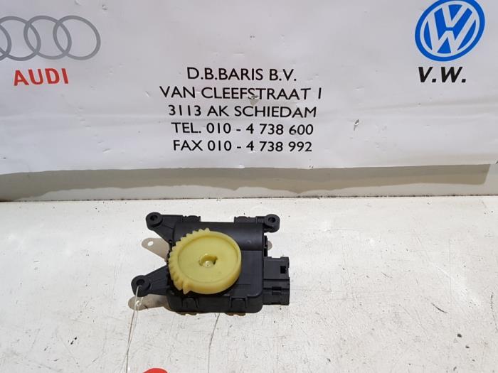 Heater valve motor from a Volkswagen Polo 2012