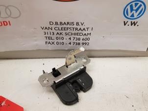 Usagé Mécanique de verrouillage hayon Volkswagen Polo IV (9N1/2/3) 1.2 12V Prix € 20,00 Règlement à la marge proposé par Baris Schiedam