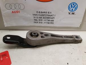 Usados Soporte de caja de cambios Volkswagen Caddy Precio € 20,00 Norma de margen ofrecido por Baris Schiedam