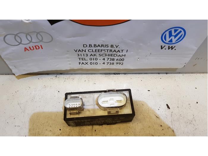 Relé aleta refrigeración de un Volkswagen Golf IV (1J1) 1.8 20V 1998