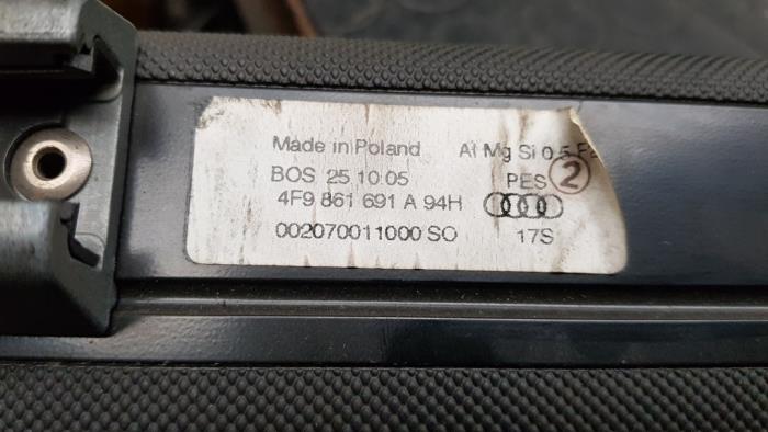 Dog rack from a Audi A6 Avant (C6) 2.0 TDI 16V 2007
