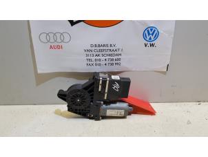 Używane Silnik szyby drzwiowej tyl wersja 2-drzwiowa Audi A4 Cabriolet (B6) 1.8 T 20V Cena € 15,00 Procedura marży oferowane przez Baris Schiedam