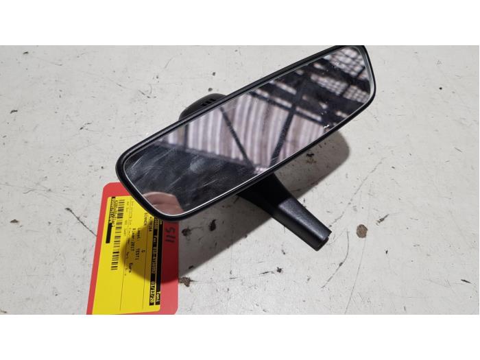 Retrovisor interior de un Audi Q3 2017