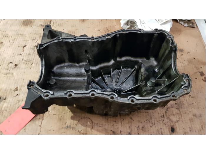 Gebrauchte Ölwanne Renault Clio Preis € 25,00 Margenregelung angeboten von Baris Schiedam