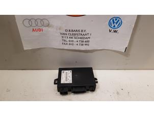 Używane Modul haka holowniczego Volkswagen Touareg (7LA/7L6) 5.0 TDI V10 Cena € 30,00 Procedura marży oferowane przez Baris Schiedam