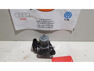 Gebrauchte Vakuumpumpe (Benzin) Volkswagen Golf VII (AUA) 1.4 TSI 16V Preis € 30,00 Margenregelung angeboten von Baris Schiedam