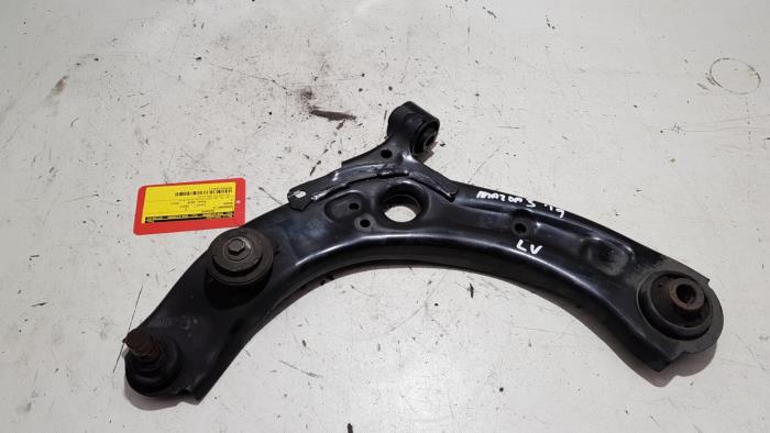 Gebrauchte Querlenker links vorne Mazda 3 (BM/BN) 2.0 SkyActiv-G 120 16V Preis € 30,00 Margenregelung angeboten von Baris Schiedam