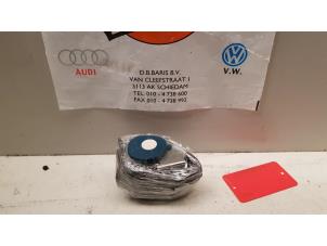 Used Rear seatbelt, left Volkswagen Passat Variant (3C5) 2.0 TDI 16V 140 Price € 25,00 Margin scheme offered by Baris Schiedam
