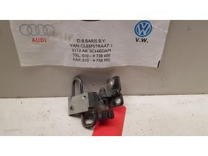 Used Front door hinge, right Volkswagen Passat Variant (3C5) 2.0 TDI 16V 140 Price € 15,00 Margin scheme offered by Baris Schiedam