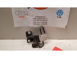 Gebrauchte Scharnier Tür links vorne Volkswagen Passat Variant (3C5) 2.0 TDI 16V 140 Preis € 15,00 Margenregelung angeboten von Baris Schiedam