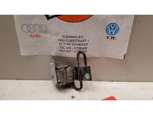 Used Rear door hinge, right Volkswagen Passat Variant (3C5) 2.0 TDI 16V 140 Price € 15,00 Margin scheme offered by Baris Schiedam
