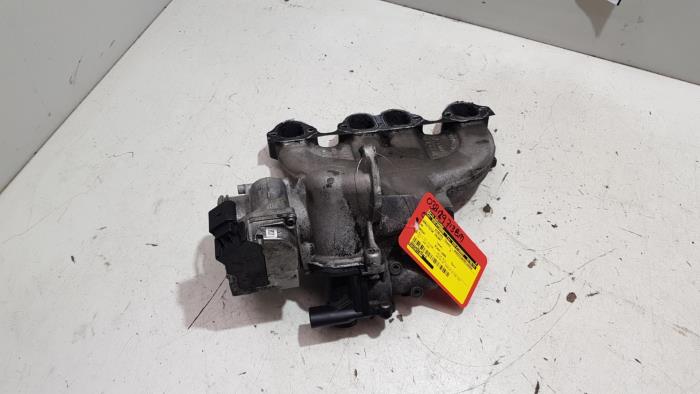Używane Kolektor dolotowy Volkswagen Passat Variant (3B6) Cena € 50,00 Procedura marży oferowane przez Baris Schiedam