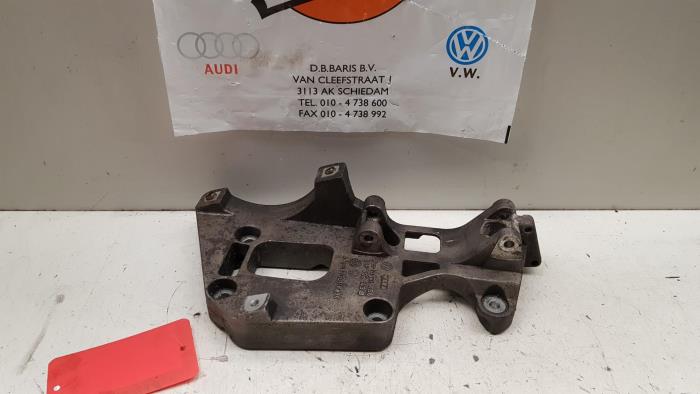 Usagé Support dynamo haut Volkswagen Golf V (1K1) 2.0 FSI 16V Prix € 40,00 Règlement à la marge proposé par Baris Schiedam