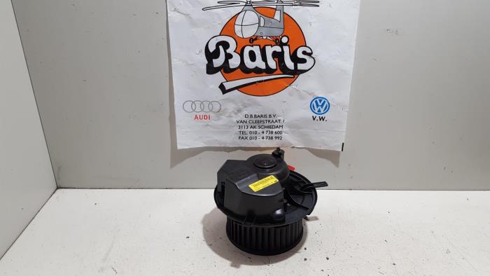 Heating and ventilation fan motor from a Audi A3 (8P1) 2.0 TDI 16V 2005