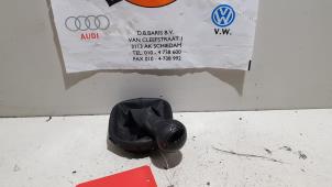 Usados Funda de palanca de cambios Volkswagen Caddy III (2KA,2KH,2CA,2CH) 1.9 TDI Precio € 20,00 Norma de margen ofrecido por Baris Schiedam