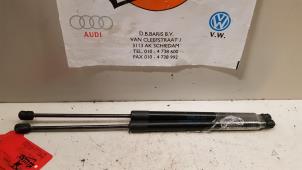 Używane Zestaw amortyzatorów gazowych tylnej klapy Volkswagen Tiguan Cena € 20,00 Procedura marży oferowane przez Baris Schiedam