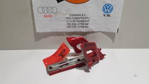 Używane Zawias pokrywy silnika Audi A5 Cena € 30,00 Procedura marży oferowane przez Baris Schiedam