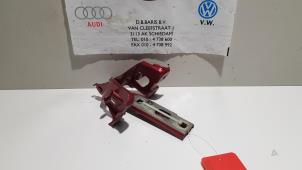 Używane Zawias pokrywy silnika Audi A5 Cena € 30,00 Procedura marży oferowane przez Baris Schiedam
