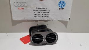 Używane Kratka wentylacyjna deski rozdzielczej Volkswagen Golf Plus Cena € 15,00 Procedura marży oferowane przez Baris Schiedam