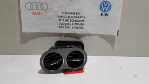 Używane Kratka wentylacyjna deski rozdzielczej Volkswagen Golf Plus Cena € 15,00 Procedura marży oferowane przez Baris Schiedam