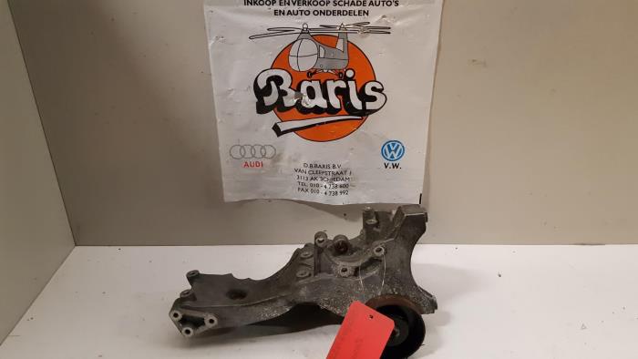 Usagé Support dynamo haut Audi A4 (B7) 2.0 20V Prix € 30,00 Règlement à la marge proposé par Baris Schiedam