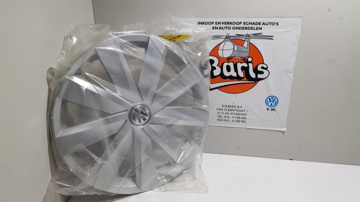Wheel cover (spare) from a Volkswagen Passat 2015