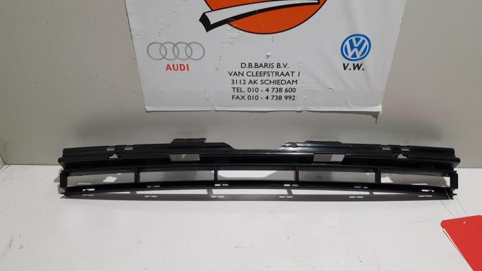 Begagnade Stötfångargrill Audi A8 Pris € 20,00 Marginaltabell erbjuds av Baris Schiedam