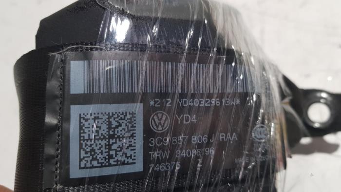 Rear seatbelt, right from a Volkswagen Passat Variant (365) 2.0 TDI 16V 140 2013