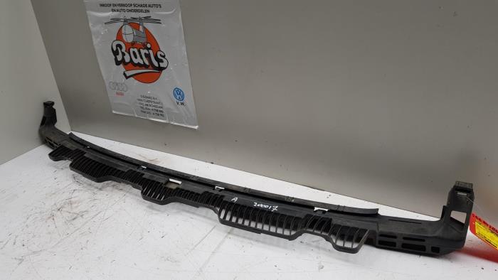 Rear bumper component, central from a Volkswagen Golf VII (AUA) 2.0 GTI 16V Performance Package 2014