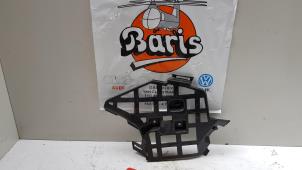 Used Front bumper bracket, left Volkswagen Passat Price € 10,00 Margin scheme offered by Baris Schiedam