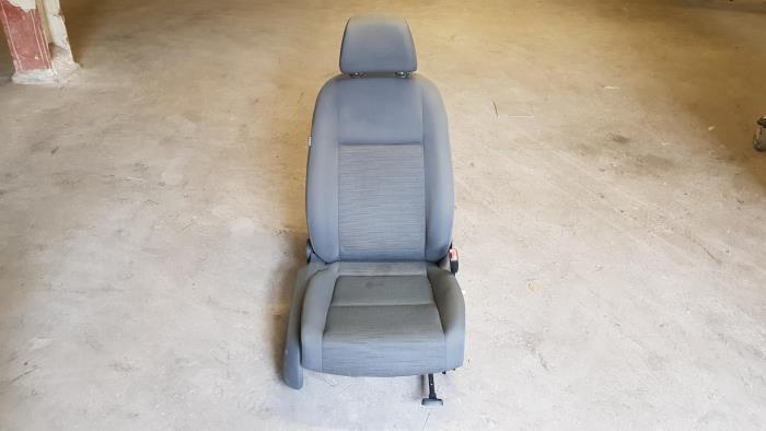 Fotel prawy z Volkswagen Golf Plus (5M1/1KP) 1.4 TSI 122 16V 2009