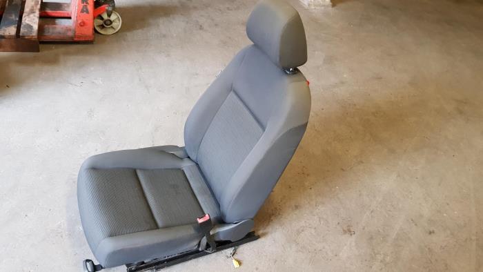 Seat, right from a Volkswagen Golf Plus (5M1/1KP) 1.4 TSI 122 16V 2009