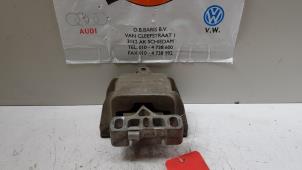Używane Wspornik skrzyni biegów Volkswagen Golf Cena € 20,00 Procedura marży oferowane przez Baris Schiedam