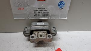Używane Wspornik skrzyni biegów Volkswagen Touran Cena € 30,00 Procedura marży oferowane przez Baris Schiedam