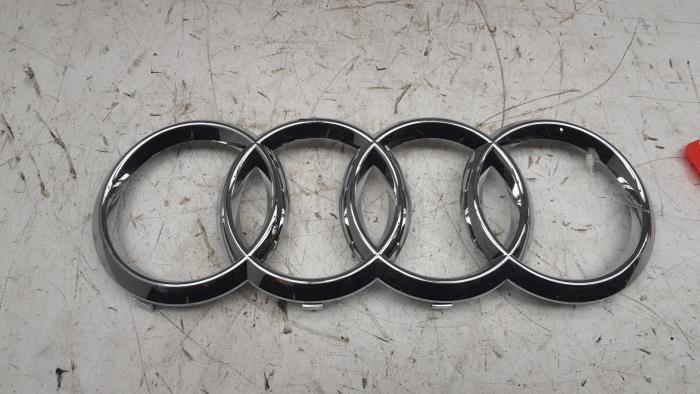 Emblemat z Audi Q7 2016