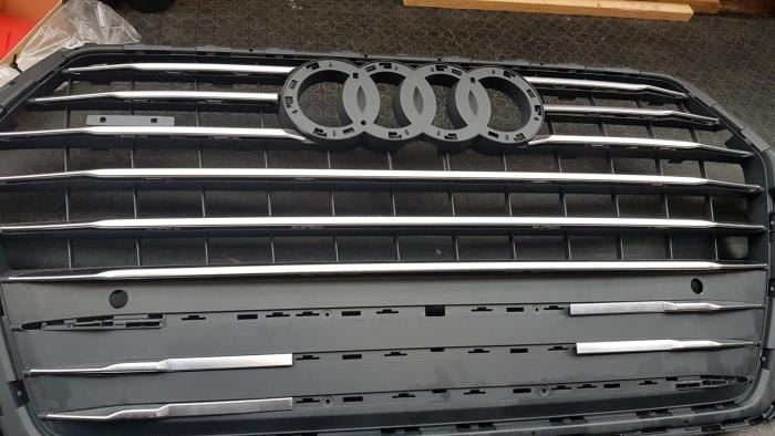 Calandre d'un Audi Q7 2015