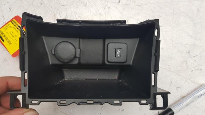Usagé Module USB Suzuki Celerio (LF) 1.0 12V Dualjet Prix € 15,00 Règlement à la marge proposé par Baris Schiedam
