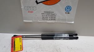 Usados Juego de amortiguadores de gas del portón trasero Volkswagen Golf VI (5K1) 1.2 TSI BlueMotion Precio € 20,00 Norma de margen ofrecido por Baris Schiedam
