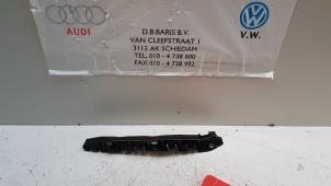 Usagé Support pare-chocs avant gauche Volkswagen Caddy IV 1.6 TDI 16V Prix € 10,00 Règlement à la marge proposé par Baris Schiedam