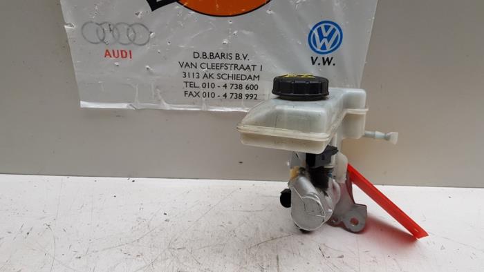 Master cylinder from a Volkswagen Golf VII (AUA) 2.0 GTI 16V 2017