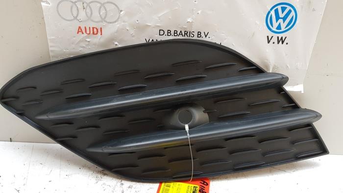 Rejilla de parachoques de un Mercedes-Benz CLA Shooting Brake (118.6)  2020