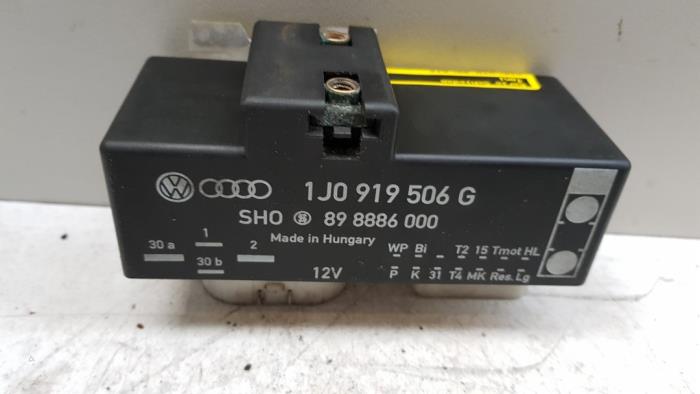Cooling fin relay from a Volkswagen Bora (1J2) 1.6 1999