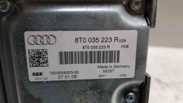 Amplificateur radio d'un Audi A5 (8T3) 2.7 TDI V6 24V 2008