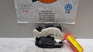 Gebrauchte Türschlossmechanik 4-türig rechts vorne Volkswagen Up! (121) 1.0 12V 60 Preis € 25,00 Margenregelung angeboten von Baris Schiedam