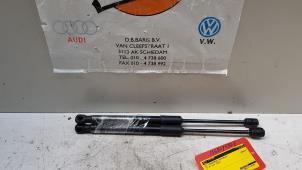 Gebrauchte Set Gasdämpfer Heckklappe Volkswagen Up! (121) 1.0 12V 60 Preis € 15,00 Margenregelung angeboten von Baris Schiedam