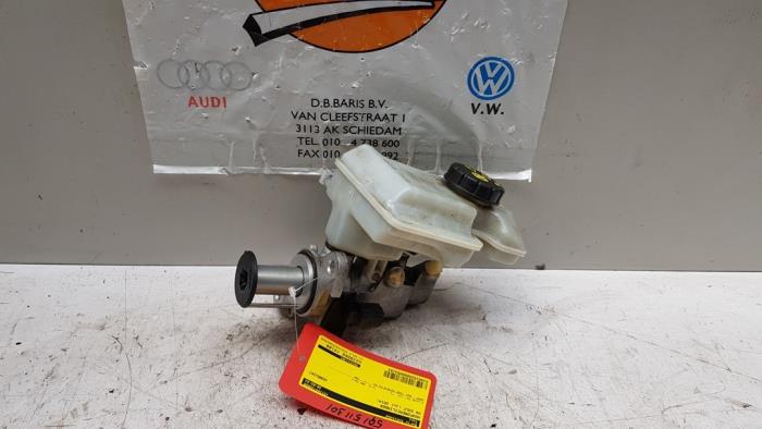Master cylinder from a Volkswagen Golf VII (AUA) 1.4 TSI 16V 2014