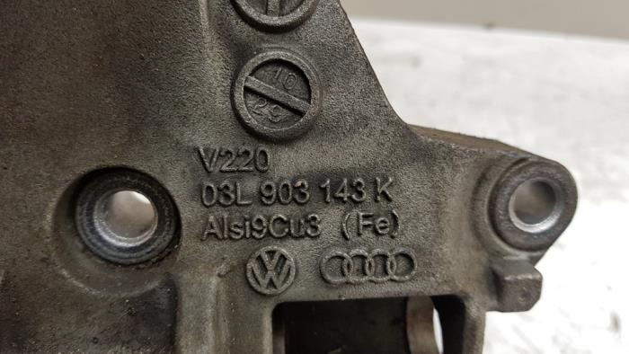 Alternator lower bracket from a Volkswagen Passat (362) 1.6 TDI 16V Bluemotion 2011