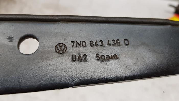 Rear door hinge, right from a Volkswagen Sharan (7N) 2.0 TSI 16V 2017